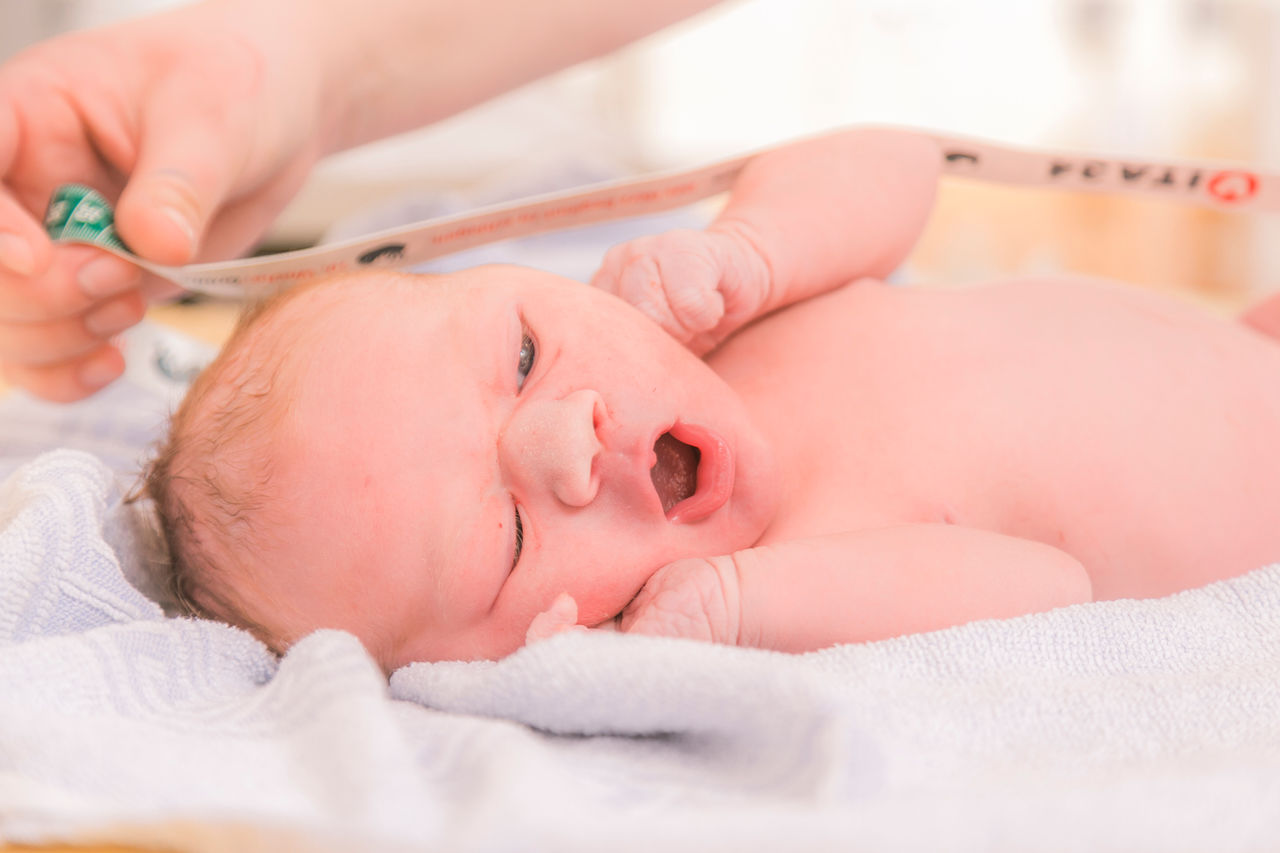 Welche Untersuchungen erhalten Neugeborene?