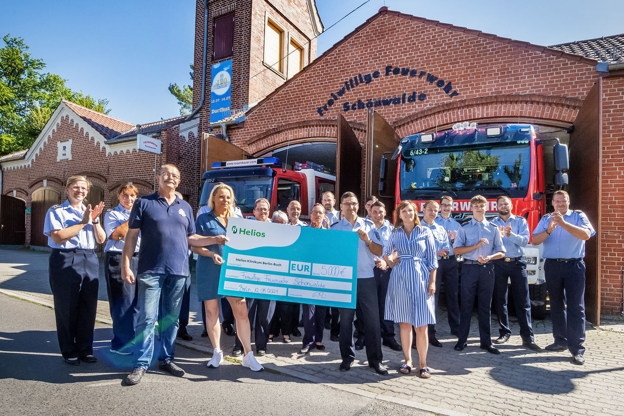 Gemeinsam für den guten Zweck: Helios Klinikum Berlin-Buch sammelt 5.000 Euro für die Freiwillige Feuerwehr Schönwalde